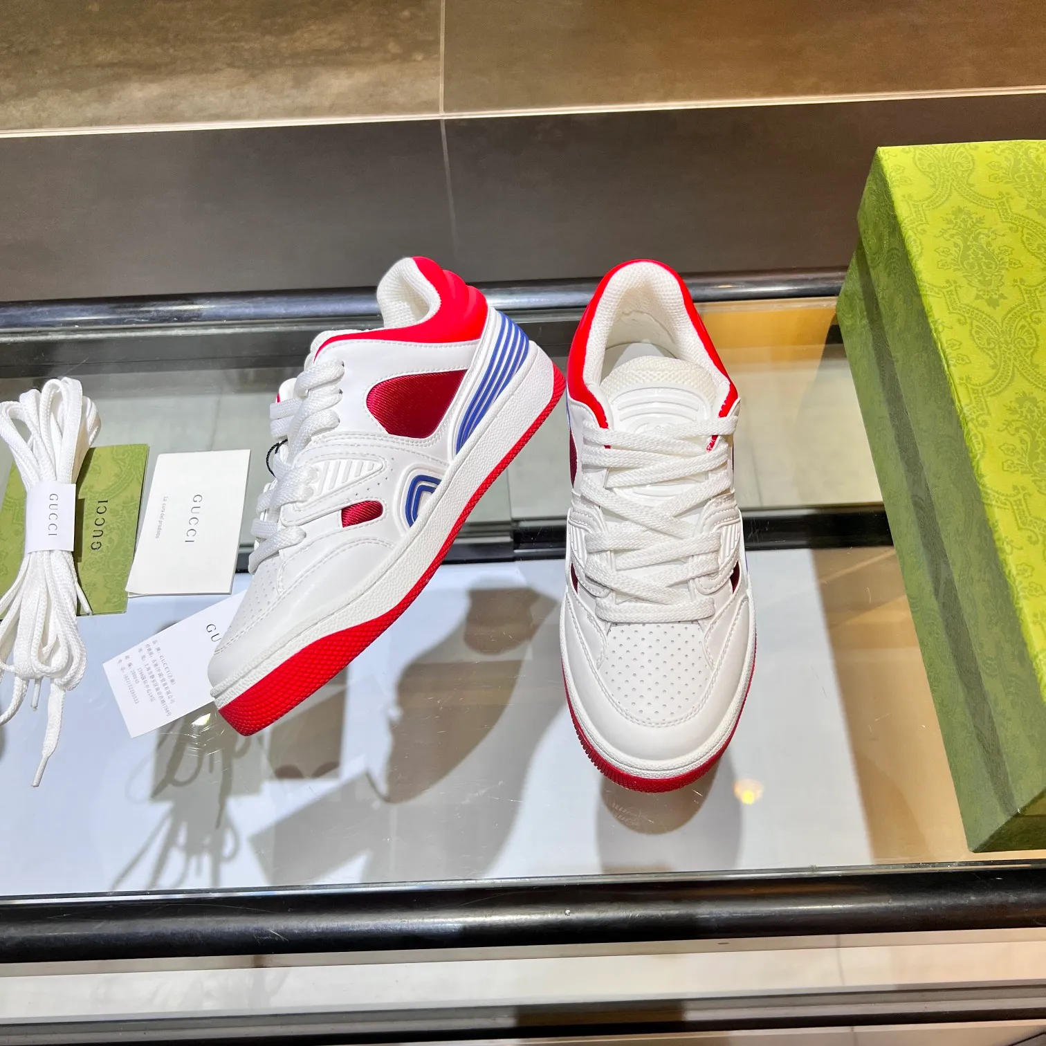 👟👟Ex-factory price 600👟👟 Men's size +10 high version, the top version of 2022 Gucci low-top sneakers! The new colors are reproduced one to one. New style for early spring, creating a perfect style💣💣💣street style🔥🔥🔥cool and trendy C-level fashionable outfit with a retro and futuristic feel🌹🌹🌹classic boot shape + British color-blocking design, super eye-catching. Various leather splicing, original reverse mold last type, imported high-end knitting needles showing exquisite texture! Open mold to customize high-density TPU outsole. 15 colors come out first. Size: Female 35-41 Male 39-46
